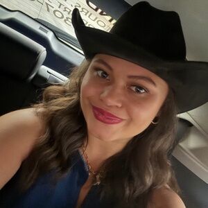 Meet your Posher, Michaela